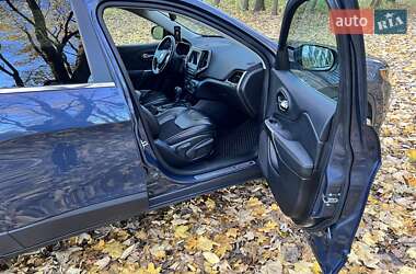 Позашляховик / Кросовер Jeep Cherokee 2020 в 