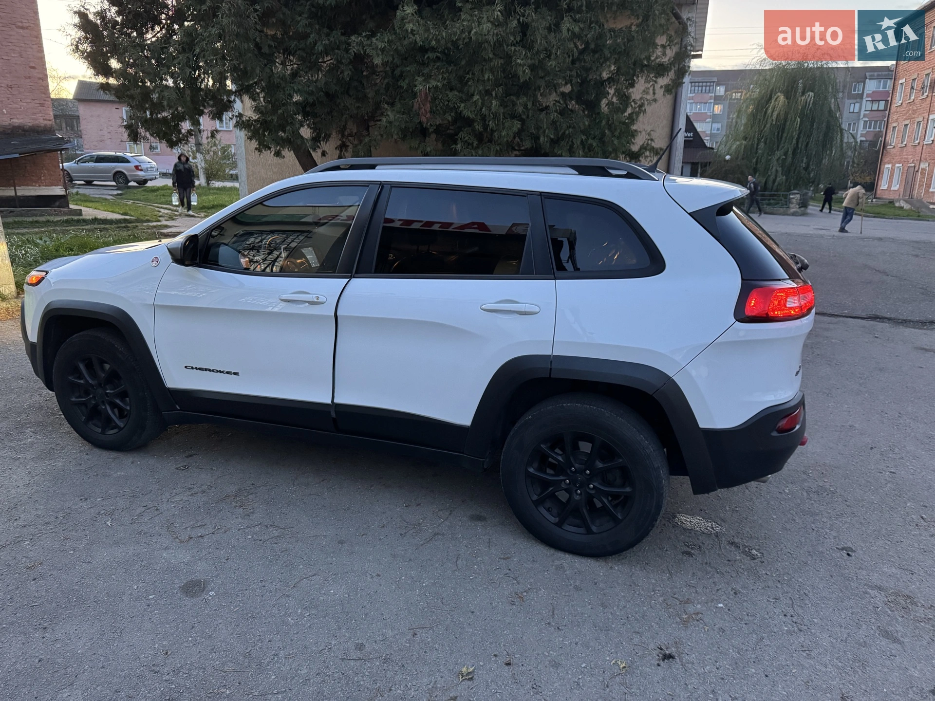 2014 Jeep Cherokee - мініатюра 13