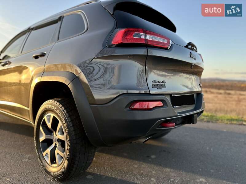 Внедорожник / Кроссовер Jeep Cherokee 2014 в Мукачево