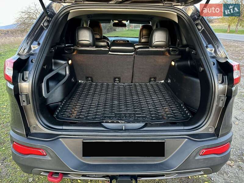 Внедорожник / Кроссовер Jeep Cherokee 2014 в Мукачево
