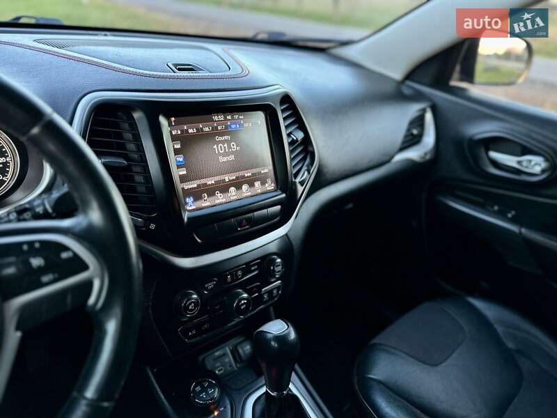 Внедорожник / Кроссовер Jeep Cherokee 2014 в Мукачево