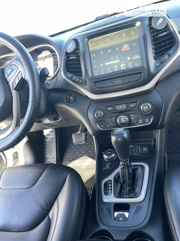 Внедорожник / Кроссовер Jeep Cherokee 2015 в Киеве фото 27 Внедорожник / Кроссовер Jeep Cherokee 2015 в Киеве