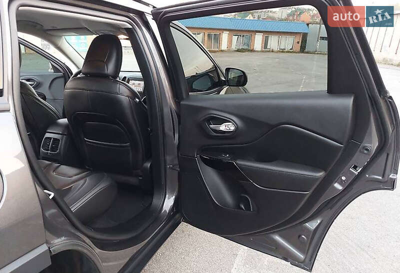 Позашляховик / Кросовер Jeep Cherokee 2019 в Києві