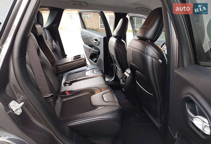 Позашляховик / Кросовер Jeep Cherokee 2019 в Києві