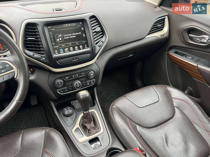 Внедорожник / Кроссовер Jeep Cherokee 2015 в Киеве
