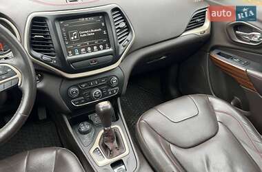 Внедорожник / Кроссовер Jeep Cherokee 2015 в 