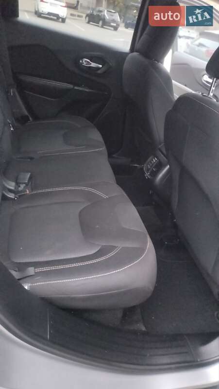 Позашляховик / Кросовер Jeep Cherokee 2015 в Вінниці