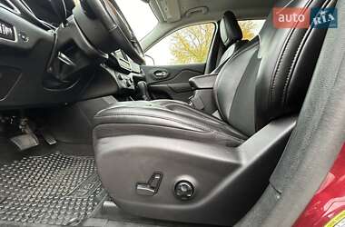 Внедорожник / Кроссовер Jeep Cherokee 2019 в 