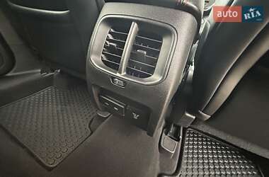 Внедорожник / Кроссовер Jeep Cherokee 2019 в 