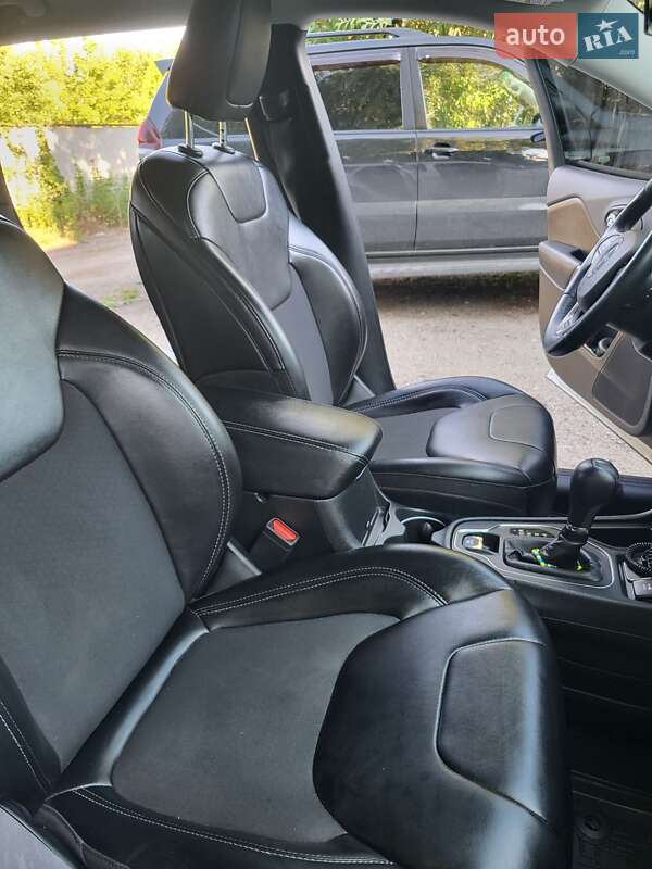 Внедорожник / Кроссовер Jeep Cherokee 2018 в Харькове