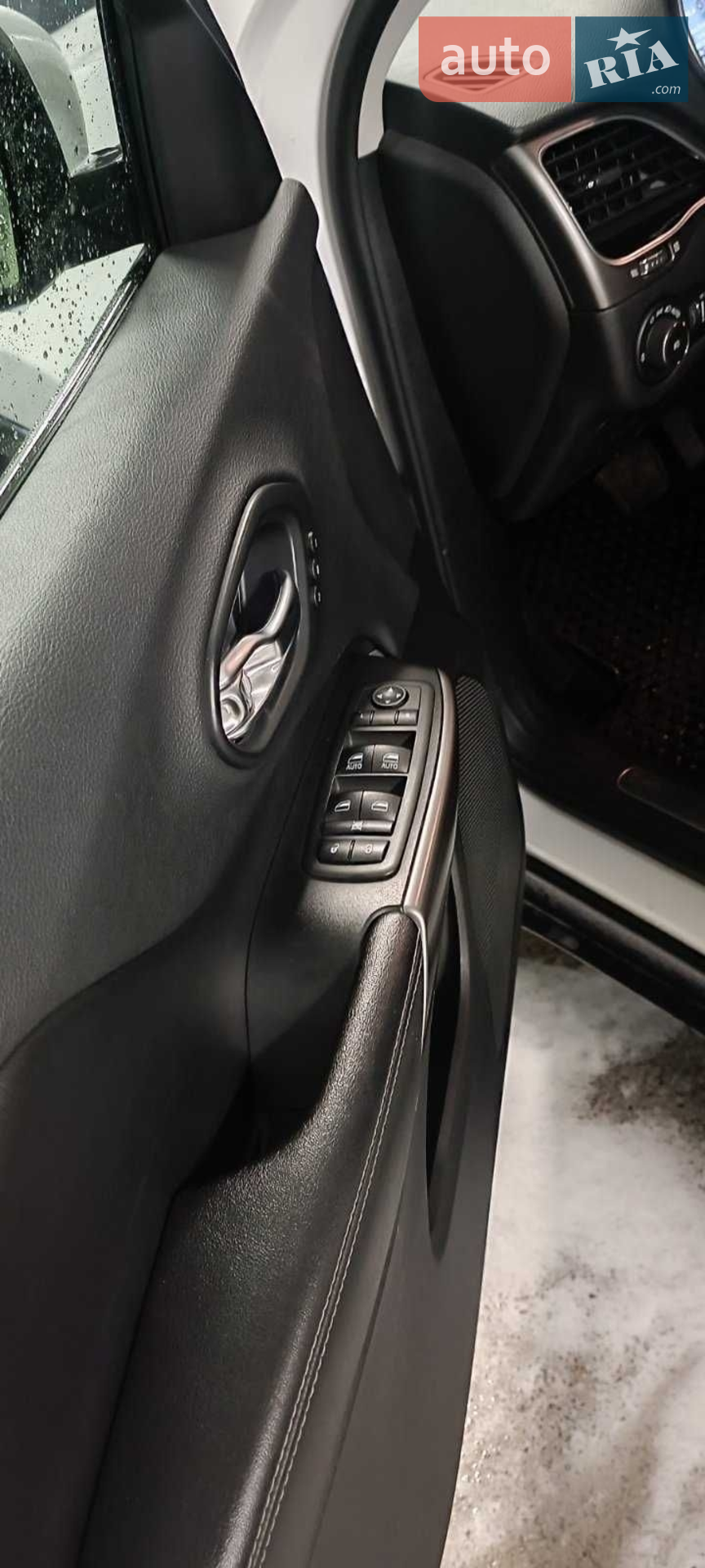 2019 Jeep Cherokee - мініатюра 10