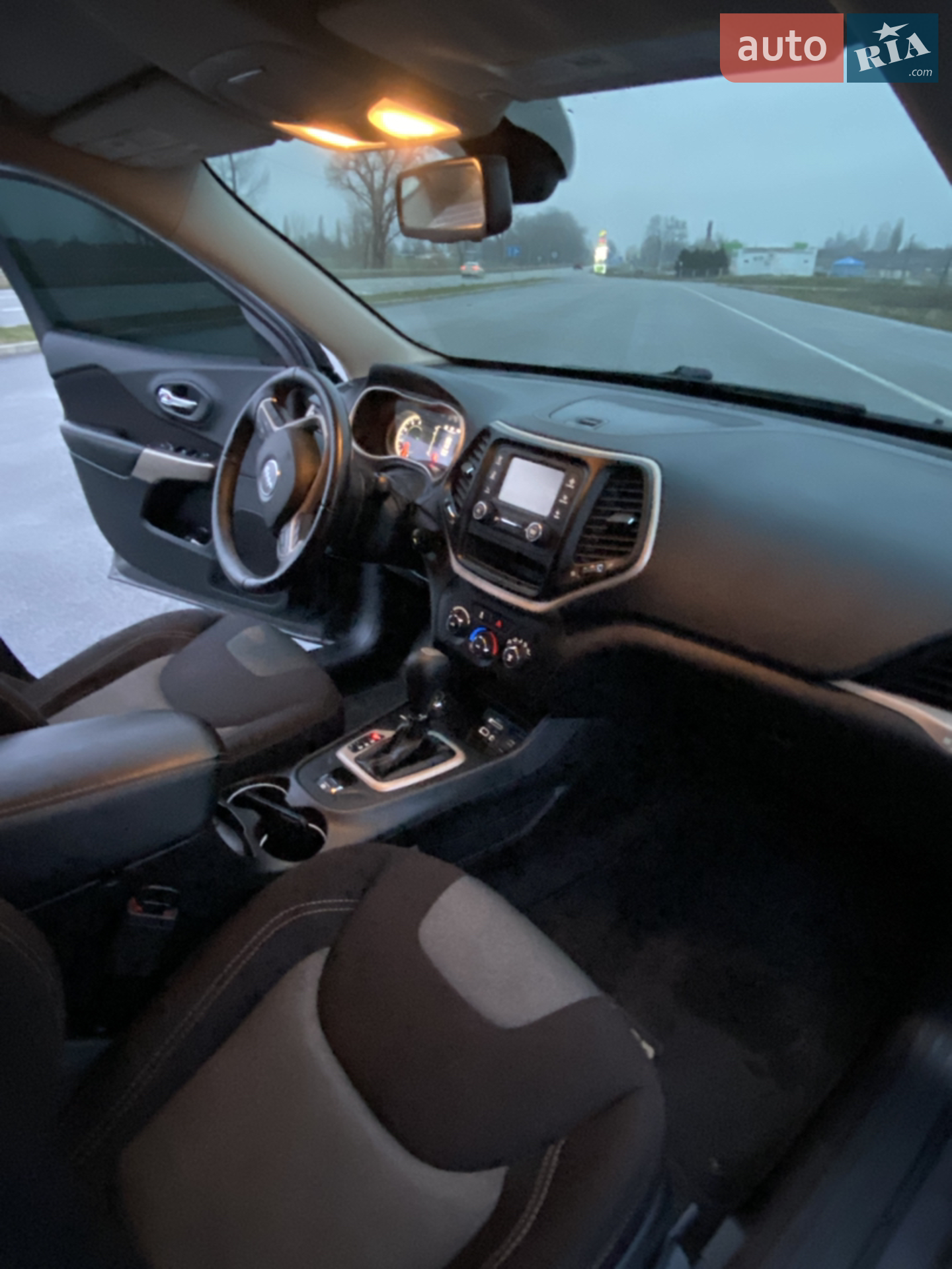 2017 Jeep Cherokee - мініатюра 14