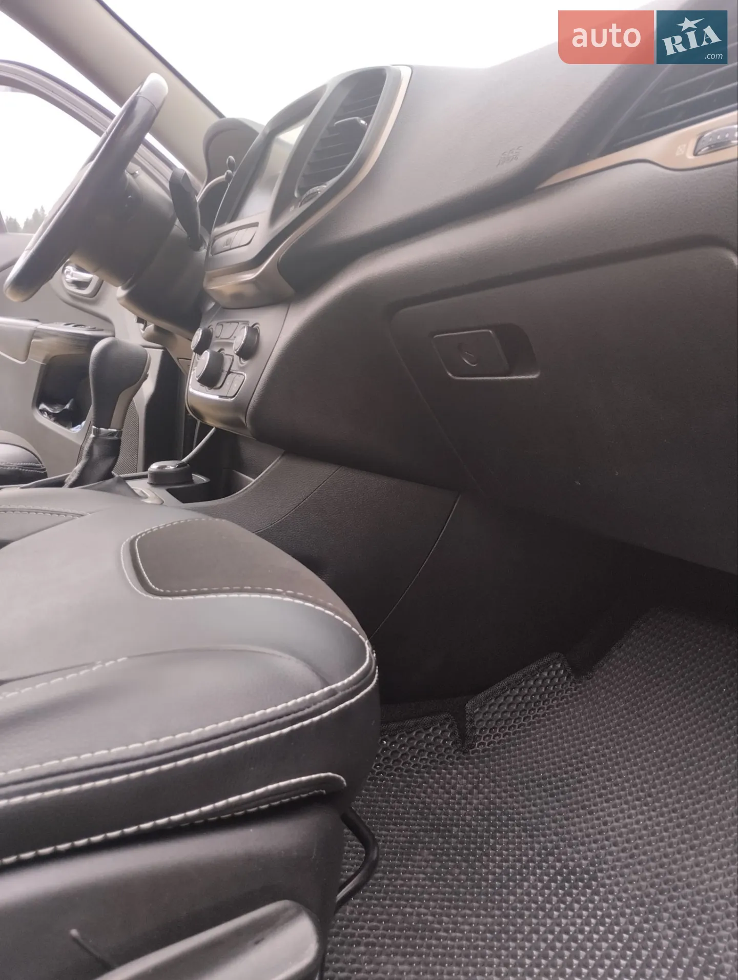 2014 Jeep Cherokee - мініатюра 15