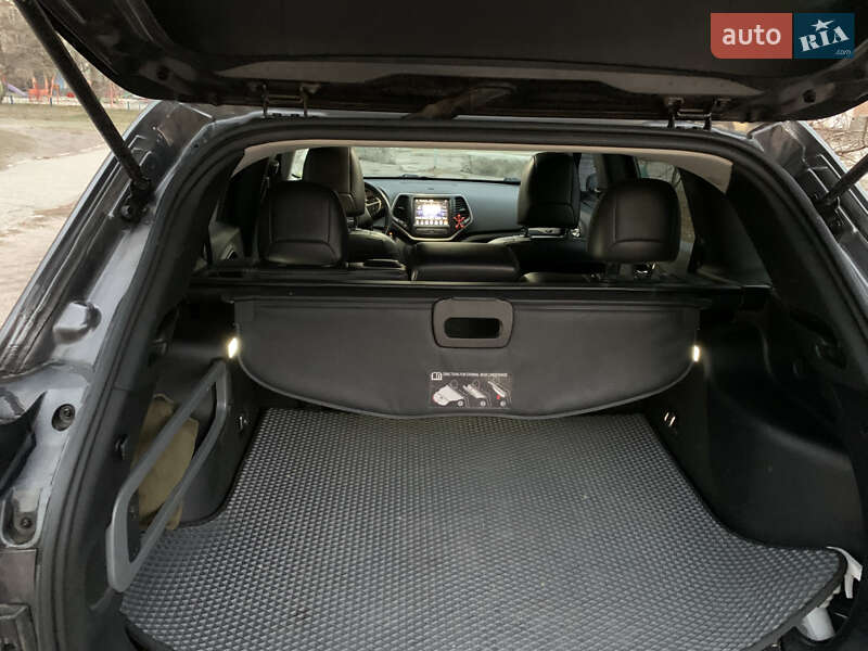 Позашляховик / Кросовер Jeep Cherokee 2013 в Полтаві фото 23 Позашляховик / Кросовер Jeep Cherokee 2013 в Полтаві