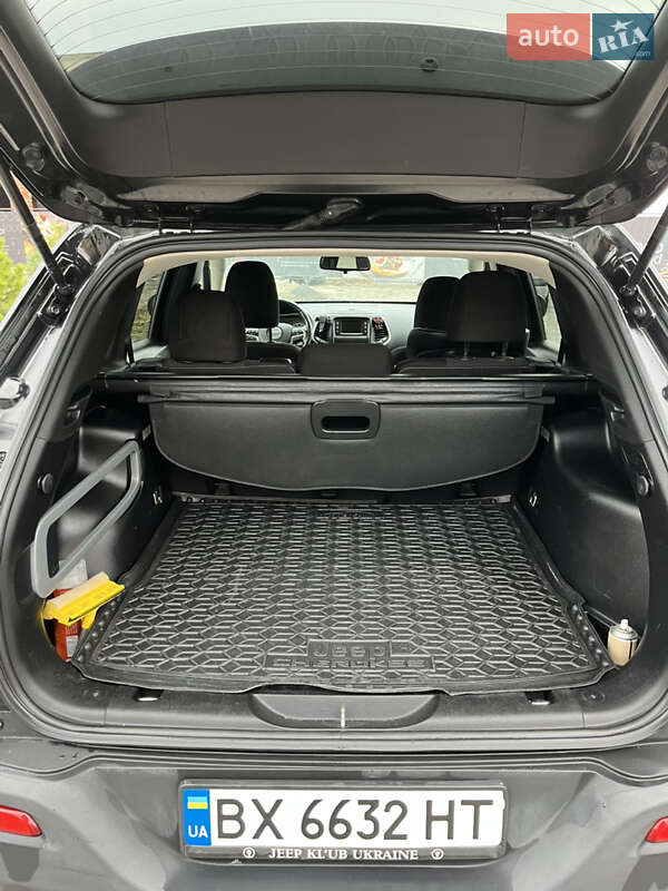 Внедорожник / Кроссовер Jeep Cherokee 2015 в Хмельницком фото 17 Внедорожник / Кроссовер Jeep Cherokee 2015 в Хмельницком