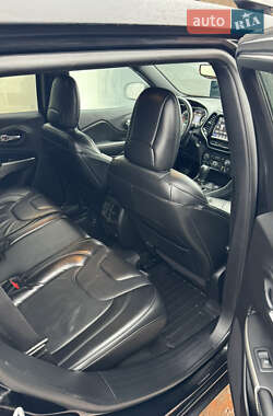 Внедорожник / Кроссовер Jeep Cherokee 2019 в 