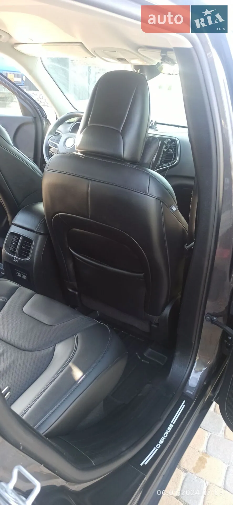 2020 Jeep Cherokee - мініатюра 30