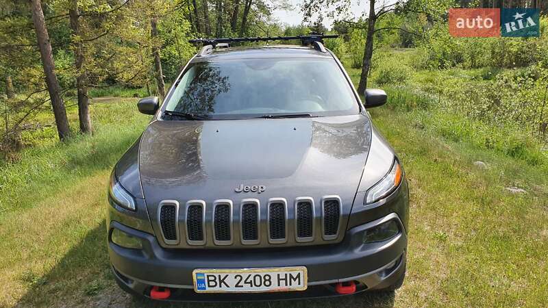 Внедорожник / Кроссовер Jeep Cherokee 2015 в Дубно