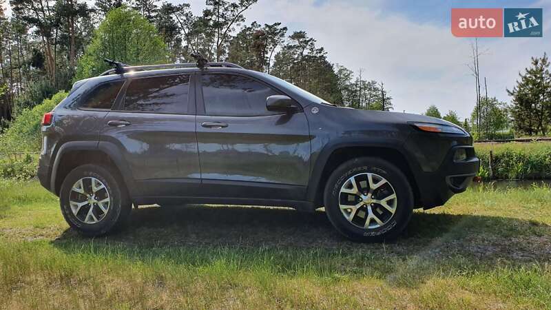 Внедорожник / Кроссовер Jeep Cherokee 2015 в Дубно