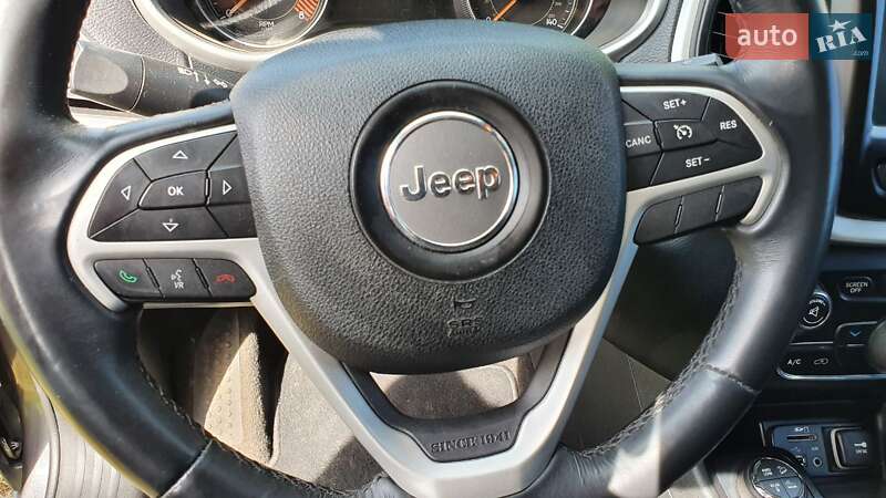Внедорожник / Кроссовер Jeep Cherokee 2015 в Дубно