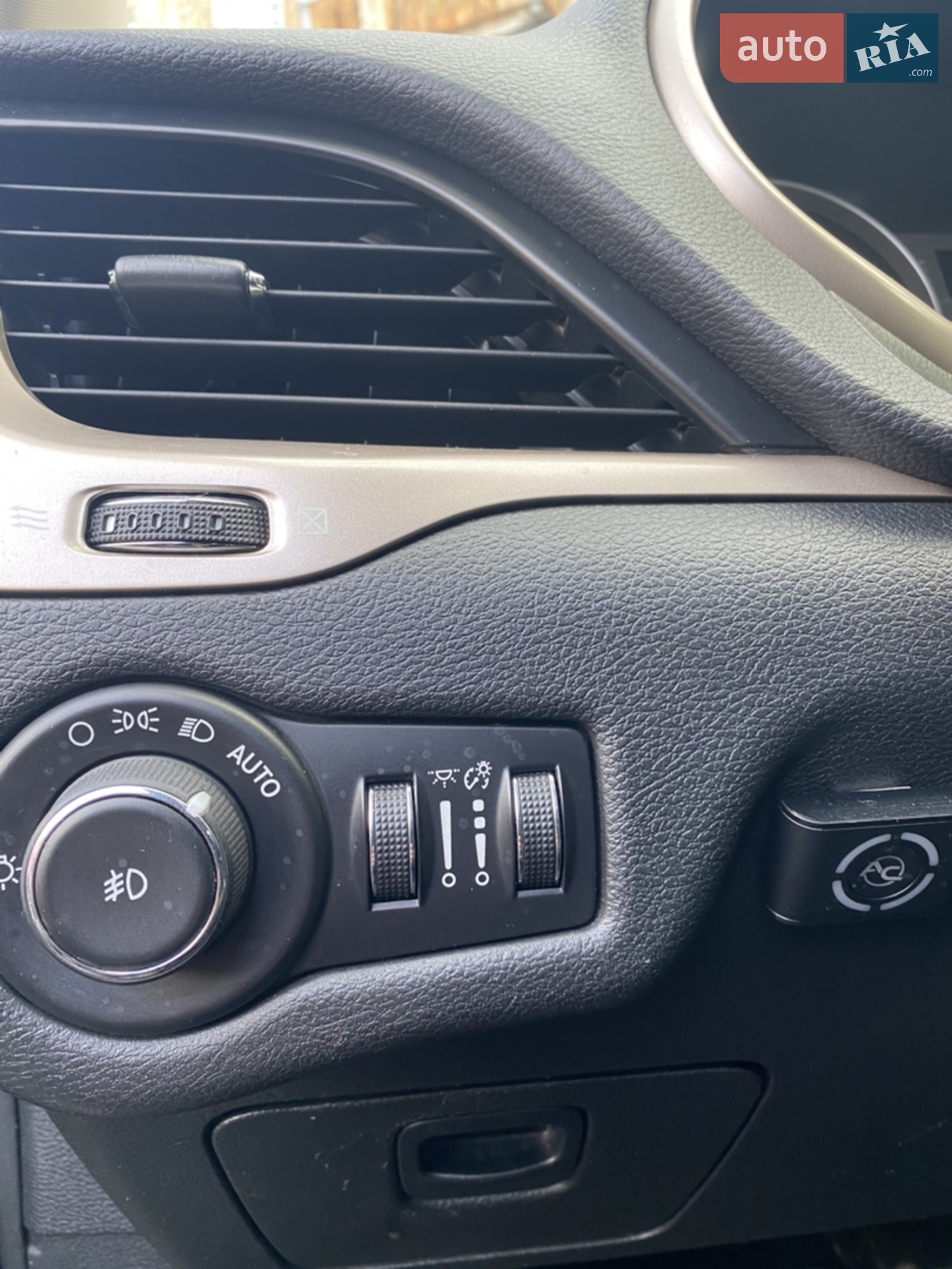 2016 Jeep Cherokee - мініатюра 9