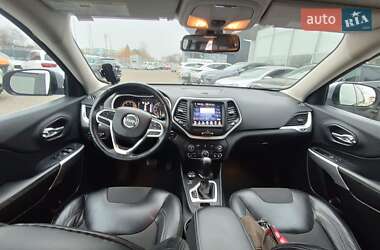 Позашляховик / Кросовер Jeep Cherokee 2017 в 
