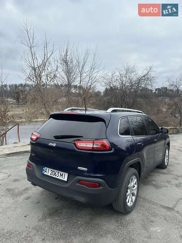 Внедорожник / Кроссовер Jeep Cherokee 2015 в Киеве
