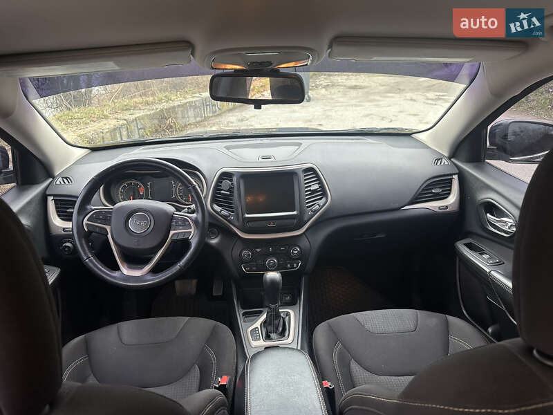Внедорожник / Кроссовер Jeep Cherokee 2015 в Киеве