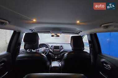 Внедорожник / Кроссовер Jeep Cherokee 2019 в 