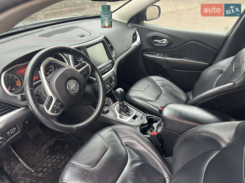 Внедорожник / Кроссовер Jeep Cherokee 2013 в Киеве