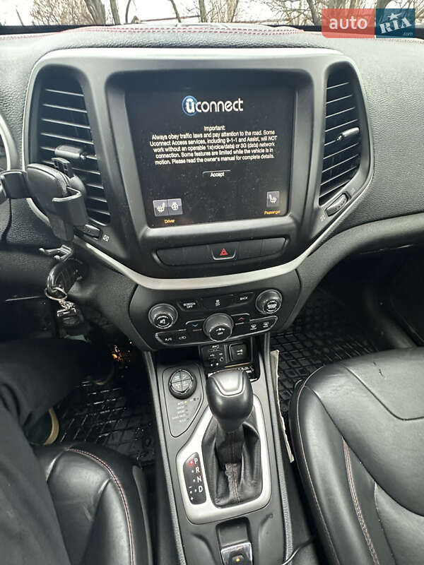 Внедорожник / Кроссовер Jeep Cherokee 2013 в Киеве