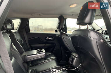 Внедорожник / Кроссовер Jeep Cherokee 2016 в 