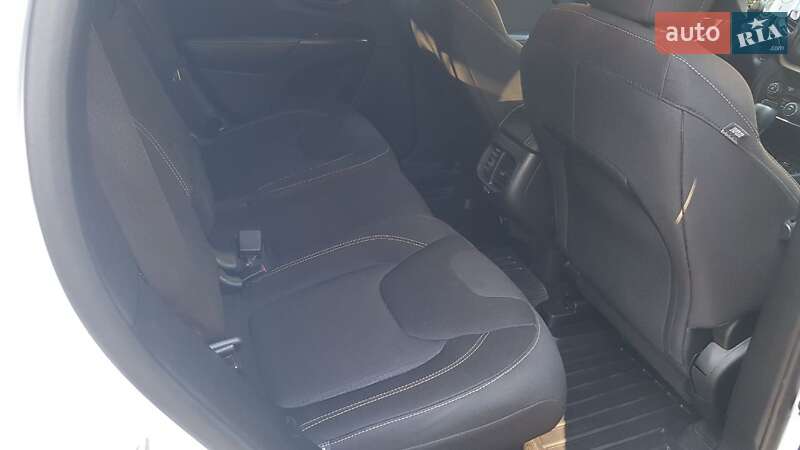 Внедорожник / Кроссовер Jeep Cherokee 2015 в Ирпене