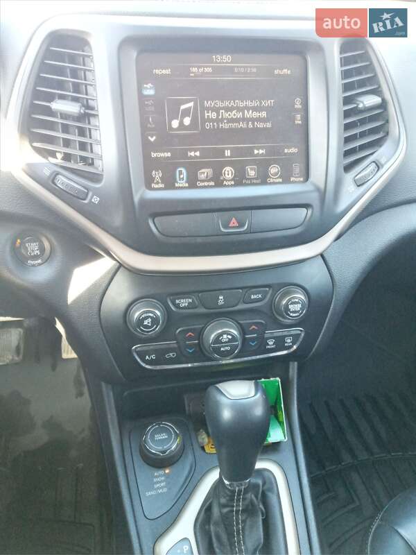 Внедорожник / Кроссовер Jeep Cherokee 2015 в Чугуеве