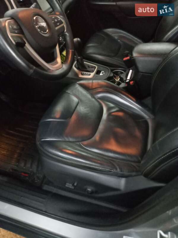 Внедорожник / Кроссовер Jeep Cherokee 2015 в Чугуеве