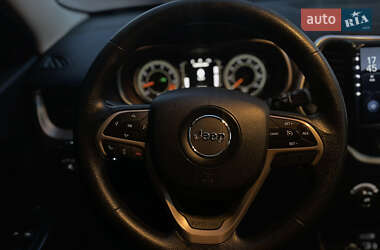 Внедорожник / Кроссовер Jeep Cherokee 2013 в 