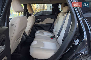 Внедорожник / Кроссовер Jeep Cherokee 2016 в 