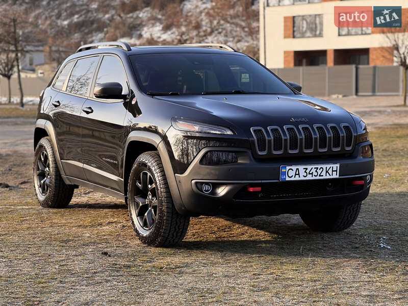 Внедорожник / Кроссовер Jeep Cherokee 2016 в 