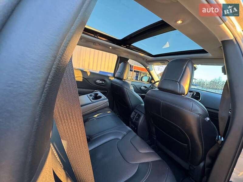 Позашляховик / Кросовер Jeep Cherokee 2020 в Сумах