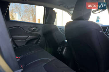 Внедорожник / Кроссовер Jeep Cherokee 2021 в 