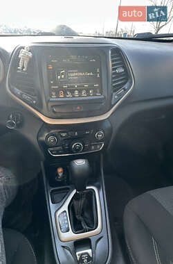 Внедорожник / Кроссовер Jeep Cherokee 2016 в 