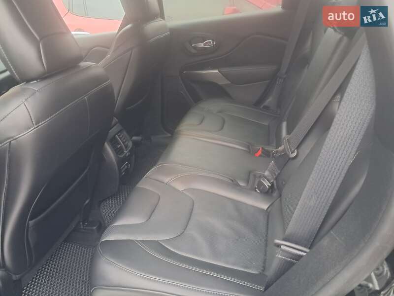 Внедорожник / Кроссовер Jeep Cherokee 2019 в Ровно