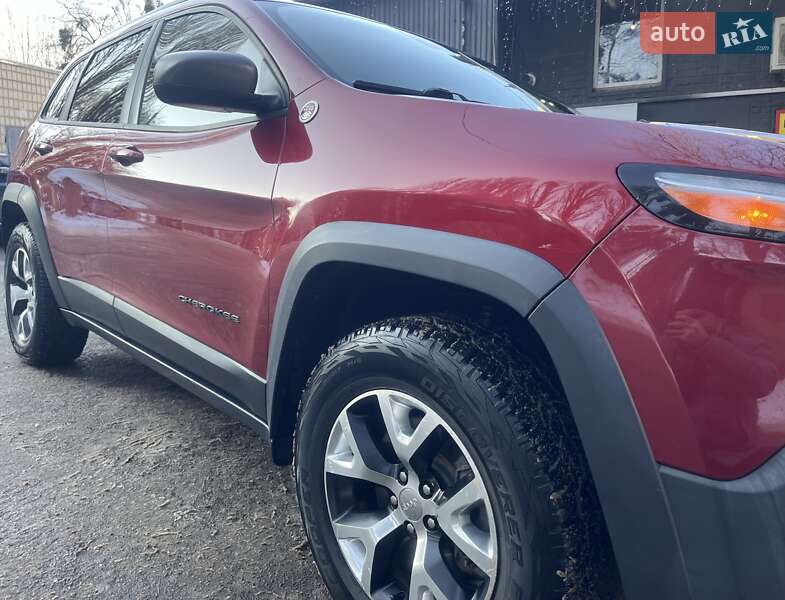 Внедорожник / Кроссовер Jeep Cherokee 2014 в Киеве