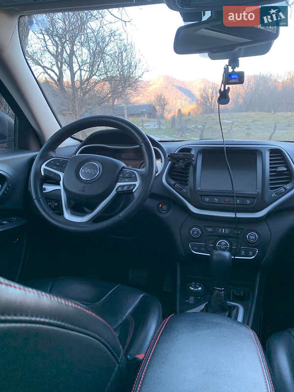 Внедорожник / Кроссовер Jeep Cherokee 2015 в Вижнице