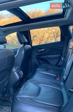 Позашляховик / Кросовер Jeep Cherokee 2015 в Вижниці