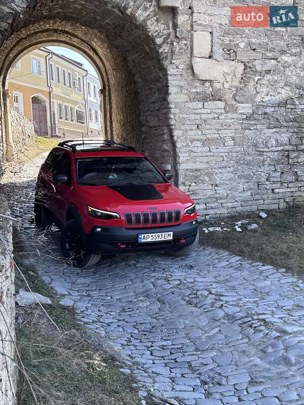Внедорожник / Кроссовер Jeep Cherokee 2018 в 