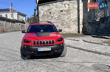Внедорожник / Кроссовер Jeep Cherokee 2018 в 