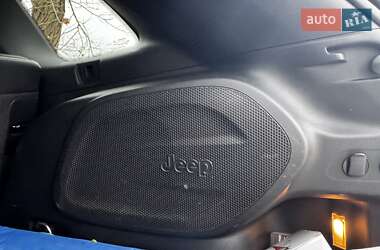 Внедорожник / Кроссовер Jeep Cherokee 2018 в 