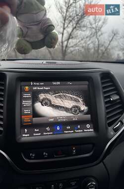 Внедорожник / Кроссовер Jeep Cherokee 2018 в 
