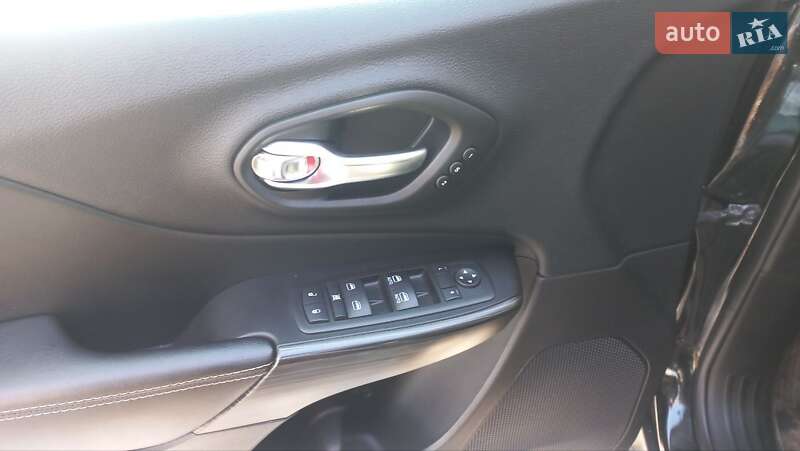 Позашляховик / Кросовер Jeep Cherokee 2014 в Кривому Розі